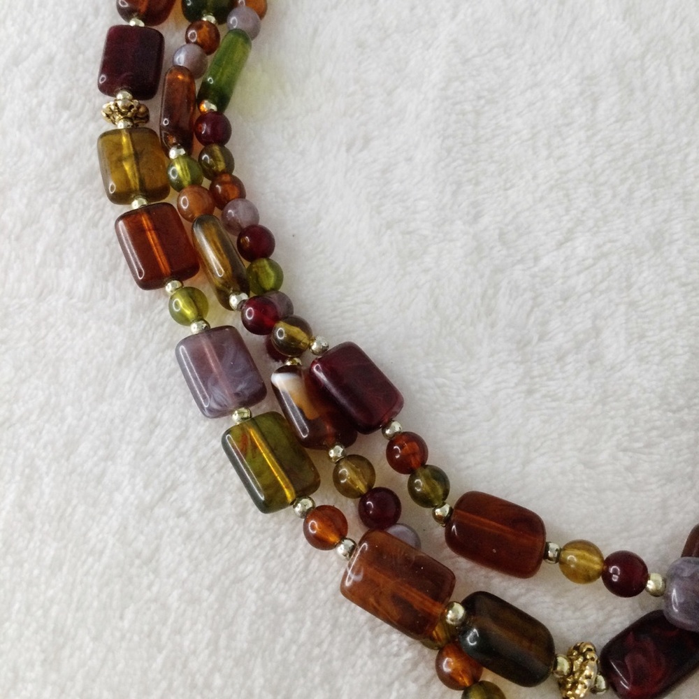 LAST CHANCE -RE-LISTING AT $48 TOMORROW Vtg Unakite Pendant Lucite Bead Necklace - Picture 9 of 16